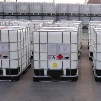 Jak se také nazývá ethylacetát o čistotě 99 %?